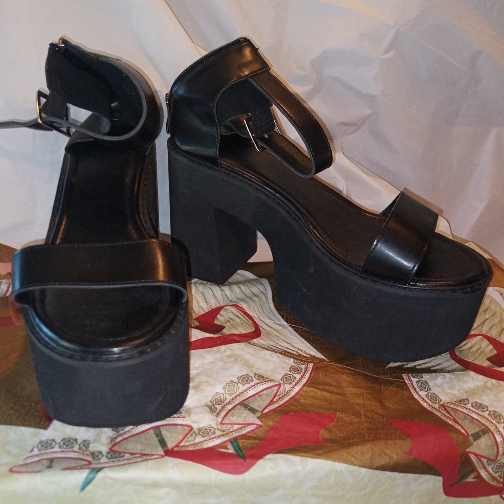 Source Unknown Black Platform Block Heel Sandals